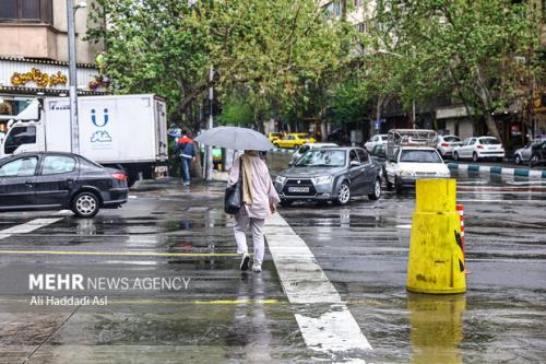 اخطار کاهش ۱۲ درجه ای دما و بارندگی های رگباری در تهران